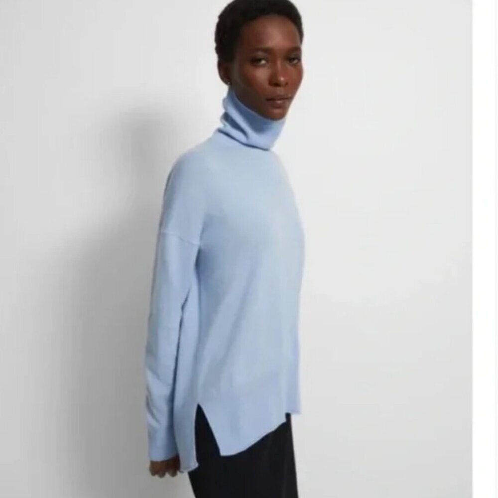 Theory Karenia Yoke 100% Cashmere Turtleneck Sweater in Light Blue Sz Small
